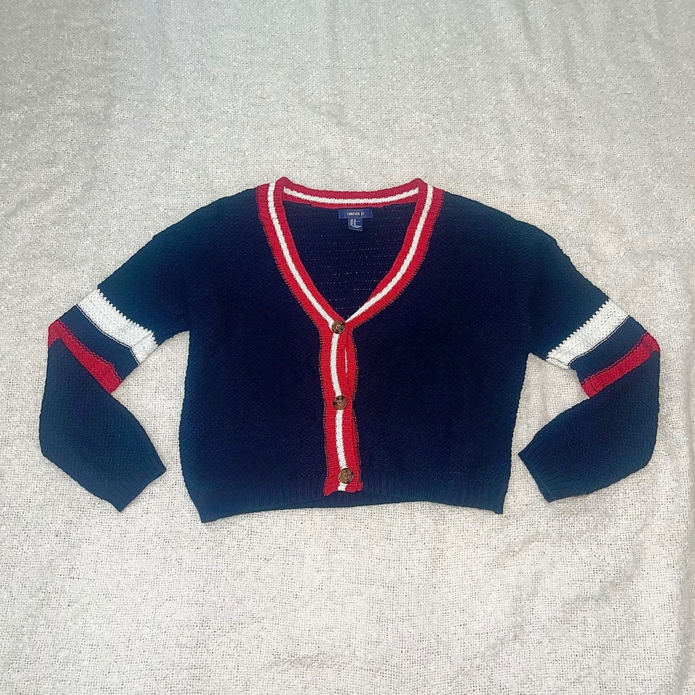 Buttoned knitted light cardigan